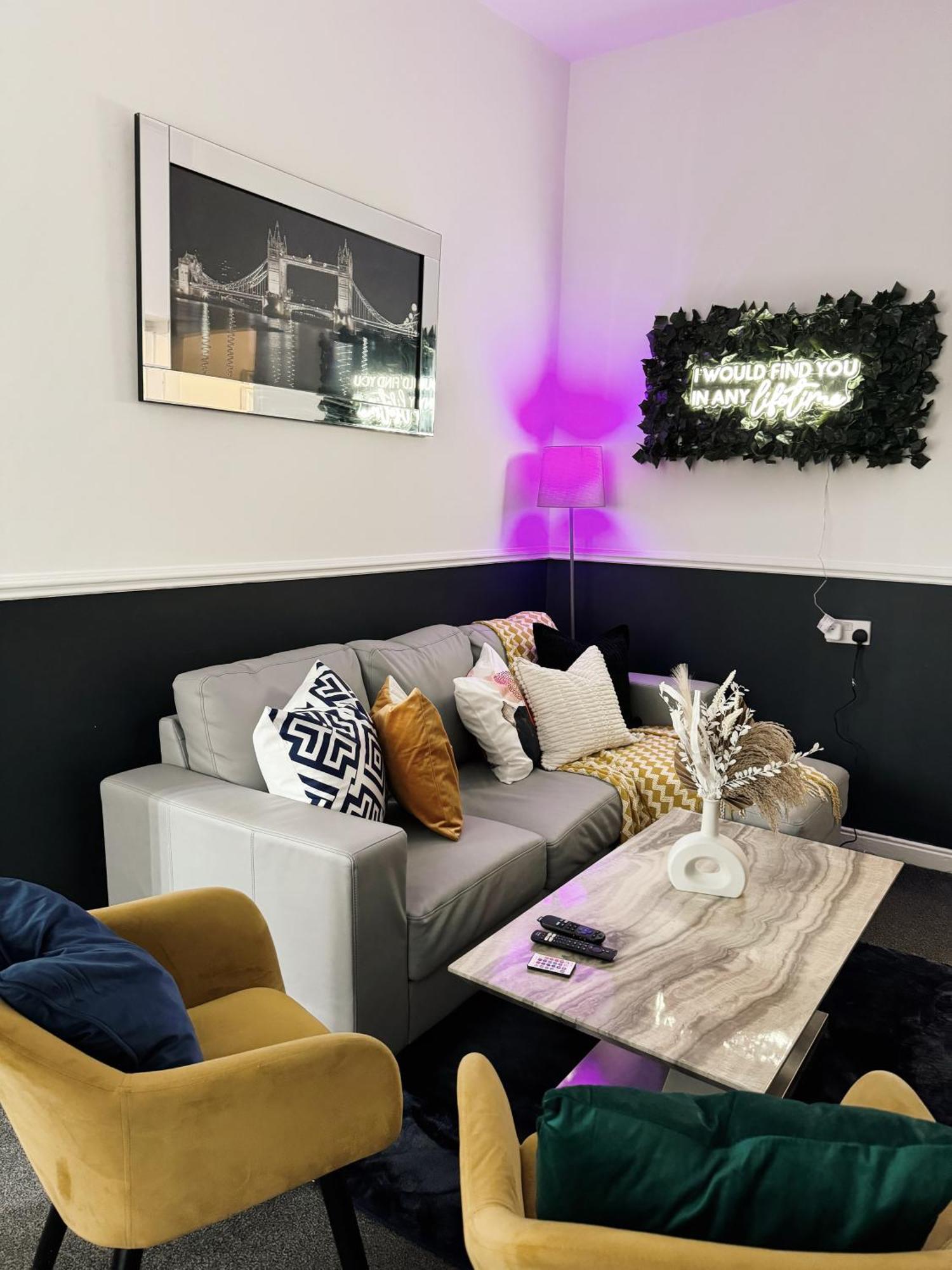 A&A Luxury Stay Rosedale St - Chic, Modern, City Centre, Neon Decor Sunderland  Exterior foto
