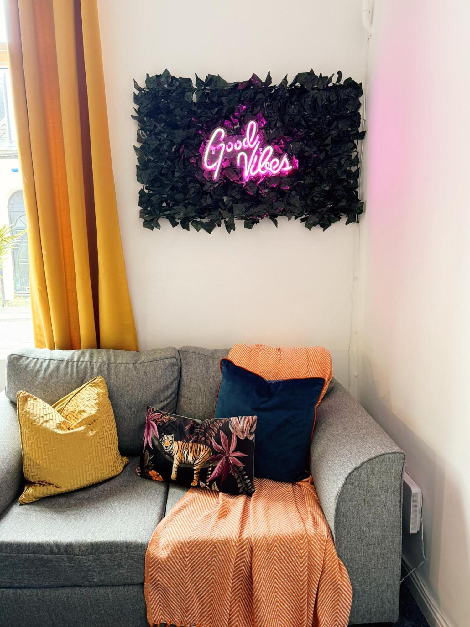 A&A Luxury Stay Rosedale St - Chic, Modern, City Centre, Neon Decor Sunderland  Exterior foto