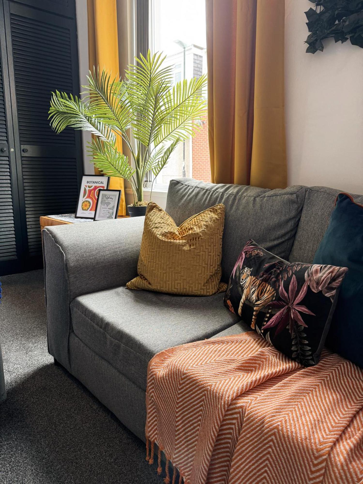 A&A Luxury Stay Rosedale St - Chic, Modern, City Centre, Neon Decor Sunderland  Exterior foto