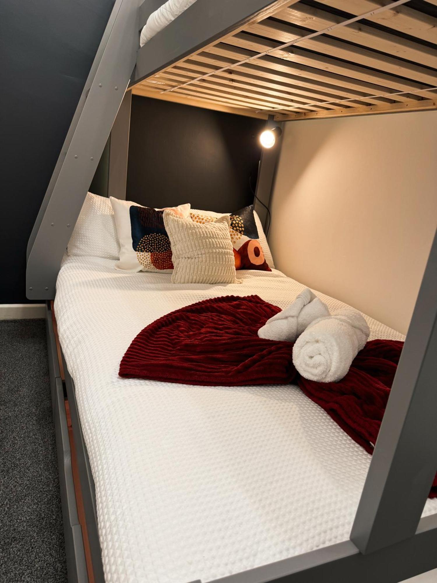A&A Luxury Stay Rosedale St - Chic, Modern, City Centre, Neon Decor Sunderland  Exterior foto