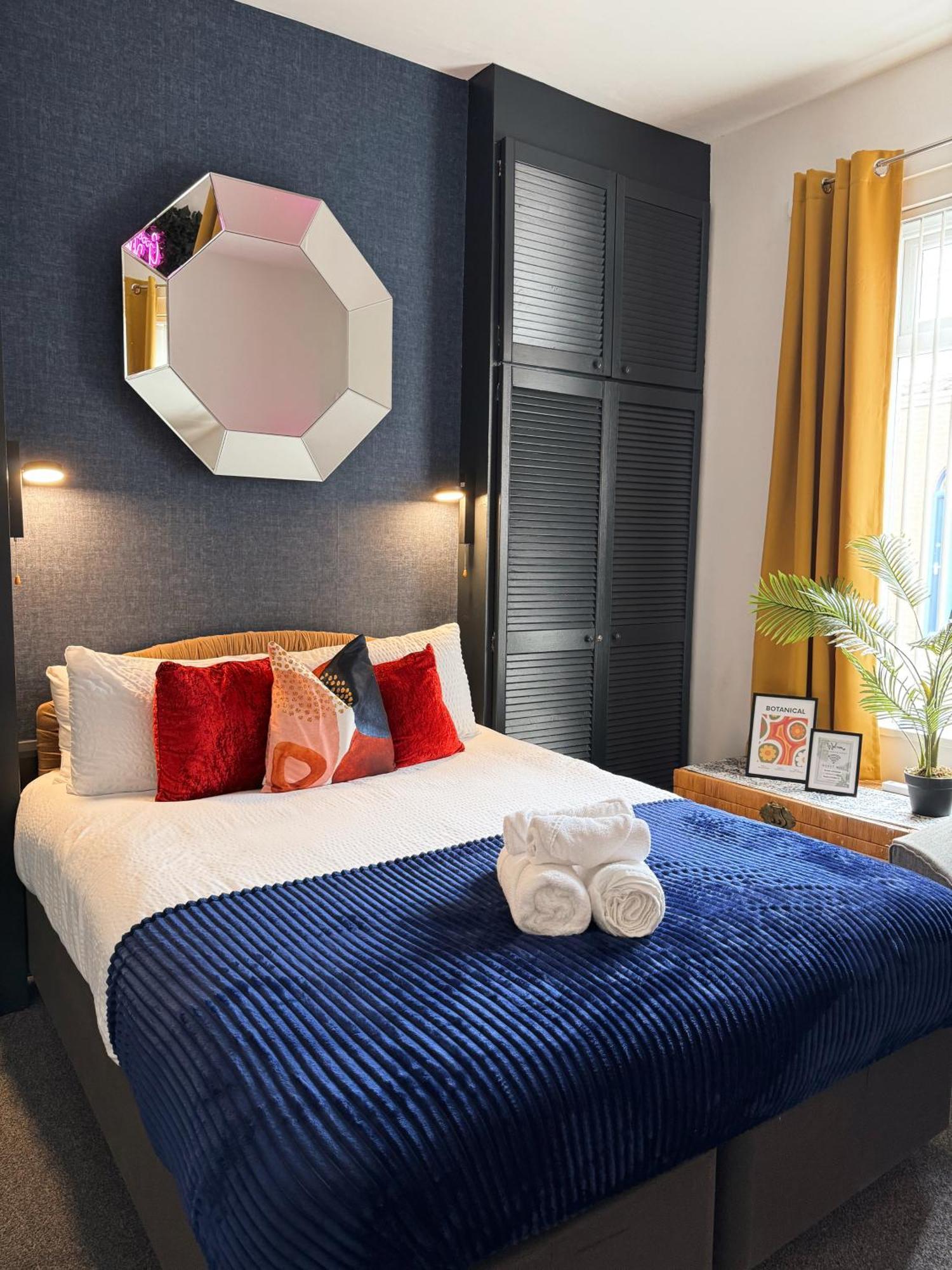 A&A Luxury Stay Rosedale St - Chic, Modern, City Centre, Neon Decor Sunderland  Exterior foto