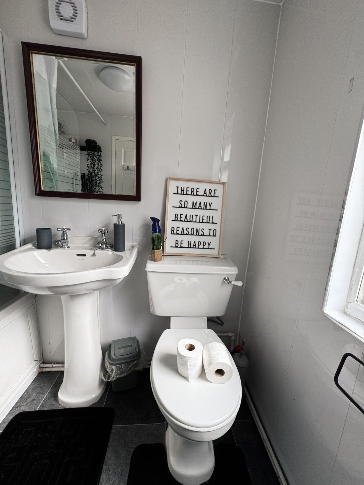 A&A Luxury Stay Rosedale St - Chic, Modern, City Centre, Neon Decor Sunderland  Exterior foto