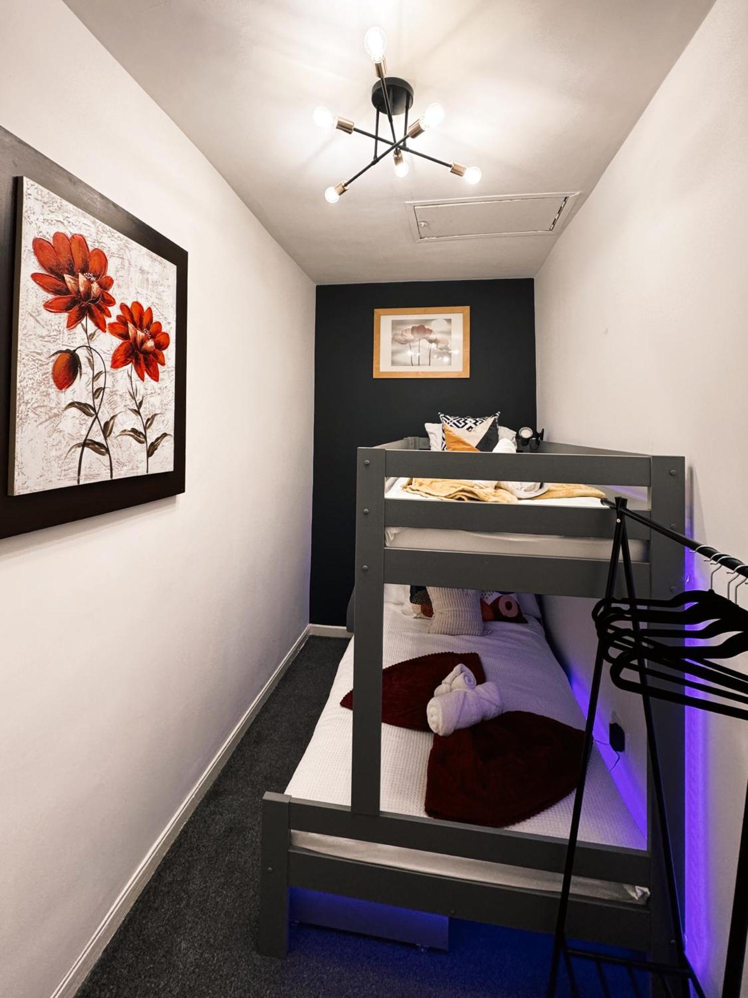 A&A Luxury Stay Rosedale St - Chic, Modern, City Centre, Neon Decor Sunderland  Exterior foto