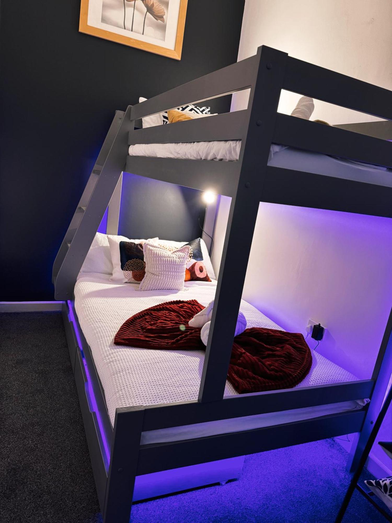 A&A Luxury Stay Rosedale St - Chic, Modern, City Centre, Neon Decor Sunderland  Exterior foto